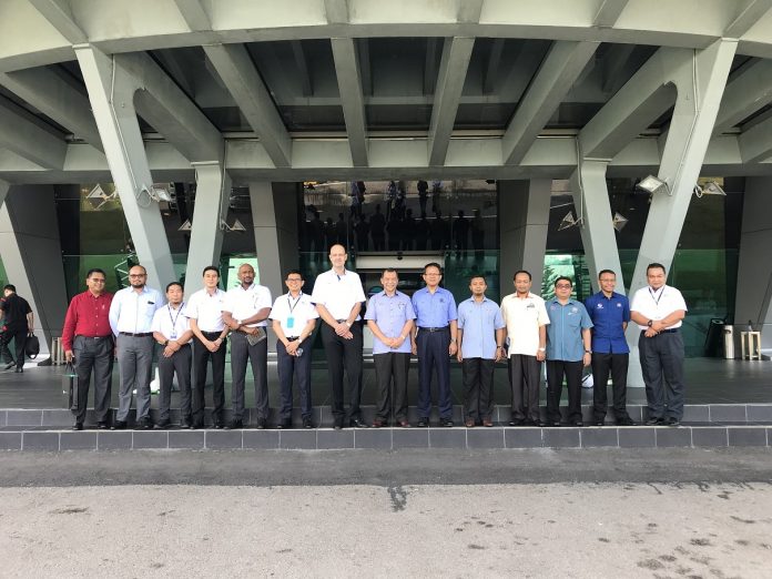Group photo of PTP top brass with the representatives from Johor Port Authority (JPA) and the state government