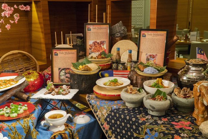A layout of Nasi Kakwok, Aneka Ikan Masin dengan Bawang, Sup Tulang Sum Sum Kambing, Assam Laksa, Nasi Dagang Terengganu and Nasi Kerabu Bunga Telang