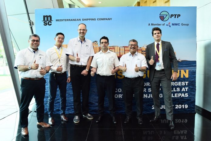 (Far left) Ian Brian James, Group Chief Executive Officer of MMC Port Holdings Sdn Bhd,(second from left) Kelvin Tan, General Manager Operation of MSC Regional, (third form left) Marco Neelsen, Chief Executive Officer of PTP, (fourth from left) Captain Somma Lauro, Captain of MSC Gulsun, (fifth from left) Dato' Sri Che Khalib Mohamad Noh, Chairman of PTP and (sixth from left) Jeremy David Daniel Franc, Deputy Managing Director of MSC Malaysia during the MSC Gulsun maiden voyage call at PTP